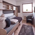 Apartment Katarinas House Mit 2 Stilvoll, Gemuetlich & Zentral Boxspringbett, Parkplatz, Balkon Oder Garten *