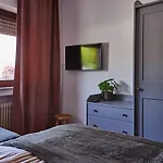 Katarinas House Mit 2 Stilvoll, Gemuetlich & Zentral Boxspringbett, Parkplatz, Balkon Oder Garten Moers