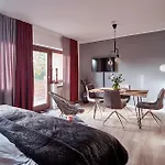 Katarinas House Mit 2 Stilvoll, Gemuetlich & Zentral Boxspringbett, Parkplatz, Balkon Oder Garten Apartment Moers
