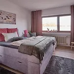 Katarinas House Mit 2 Stilvoll, Gemuetlich & Zentral Boxspringbett, Parkplatz, Balkon Oder Garten Apartment