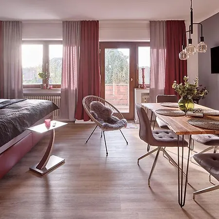 Katarinas House Mit 2 Stilvoll, Gemuetlich & Zentral Boxspringbett, Parkplatz, Balkon Oder Garten Moers