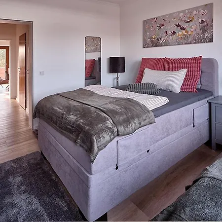 Katarinas House Mit 2 Stilvoll, Gemuetlich & Zentral Boxspringbett, Parkplatz, Balkon Oder Garten Moers