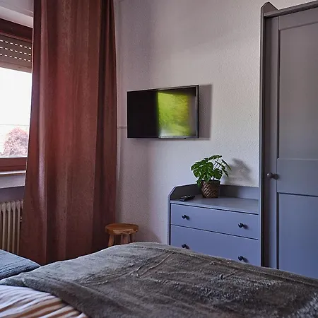 Katarinas House Mit 2 Stilvoll, Gemuetlich & Zentral Boxspringbett, Parkplatz, Balkon Oder Garten Moers