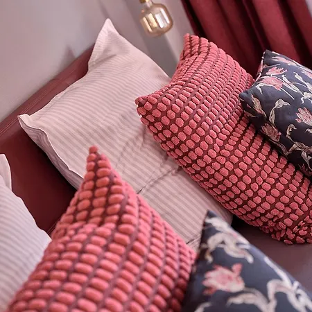 Katarinas House Mit 2 Stilvoll, Gemuetlich & Zentral Boxspringbett, Parkplatz, Balkon Oder Garten Moers