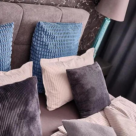 Katarinas House Mit 2 Stilvoll, Gemuetlich & Zentral Boxspringbett, Parkplatz, Balkon Oder Garten * Moers