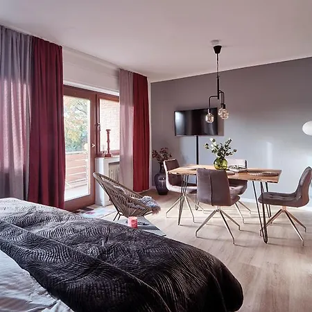 Katarinas House Mit 2 Stilvoll, Gemuetlich & Zentral Boxspringbett, Parkplatz, Balkon Oder Garten Apartment Moers