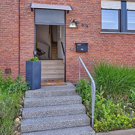 Katarinas House Mit 2 Stilvoll, Gemuetlich & Zentral Boxspringbett, Parkplatz, Balkon Oder Garten * Moers