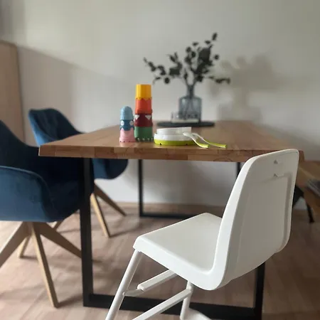 Katarinas House Mit 2 Stilvoll, Gemuetlich & Zentral Boxspringbett, Parkplatz, Balkon Oder Garten Moers