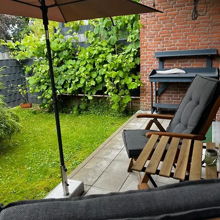 Daire Katarinas House Mit 2 Stilvoll, Gemuetlich & Zentral Boxspringbett, Parkplatz, Balkon Oder Garten Moers