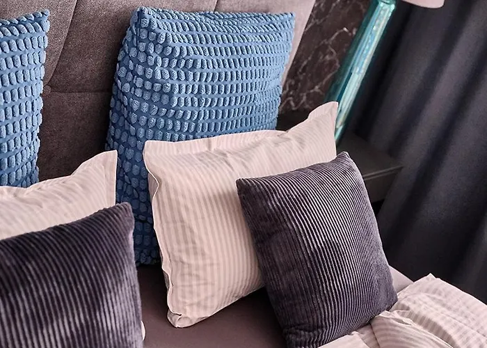 Katarinas House Mit 2 Stilvoll, Gemuetlich & Zentral Boxspringbett, Parkplatz, Balkon Oder Garten * Moers